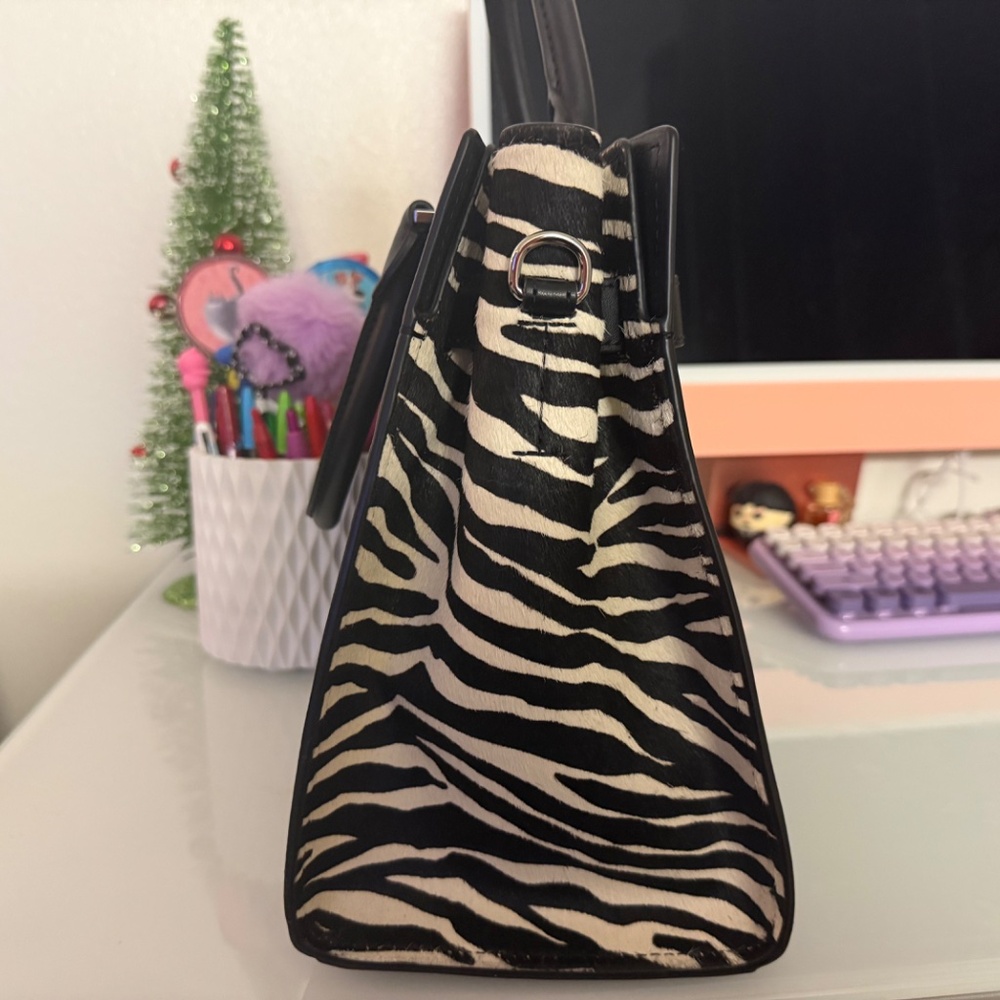 Michael Kors Hamilton Satchel in Black zebra print - Picture 3 of 6